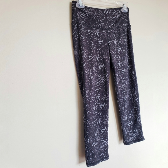 Athleta Black and Grey Pattern Cropped Legging Size Small - Picture 2 of 5